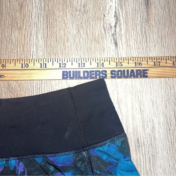 Lululemon Women’s Sz 6 SPEED UP SHORT 2.5" Floral Shift Blue Multi Black Run. - Picture 10 of 14